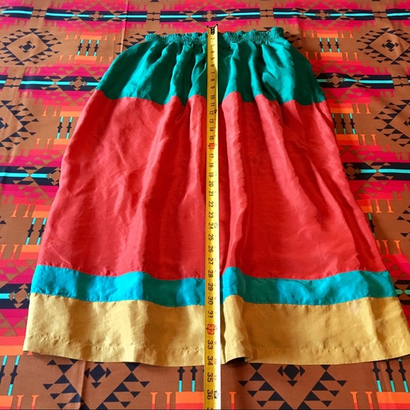 100% 🔥💚☀️Silk Frida Inspired skirt with pockets! - Picture 8 of 9